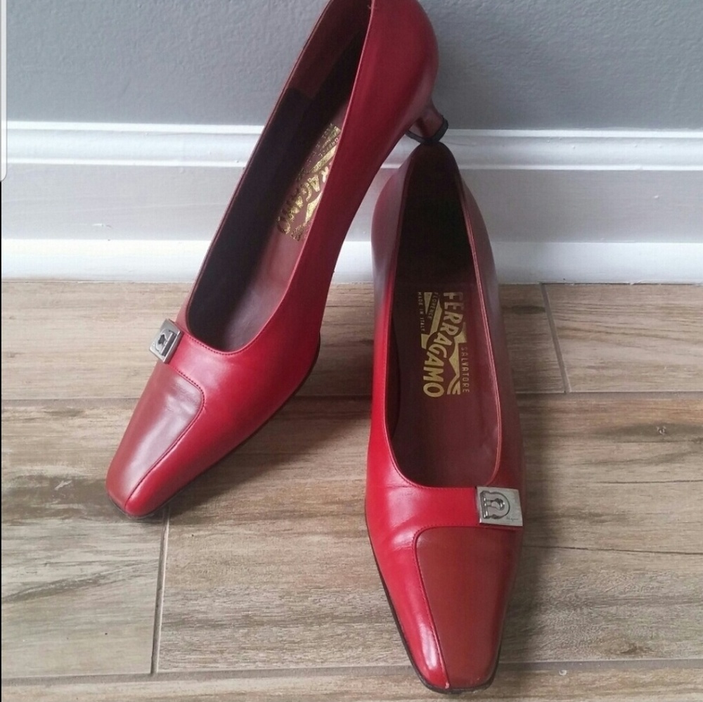 Salvatore Ferragamo red leather pumps 8.5 2A